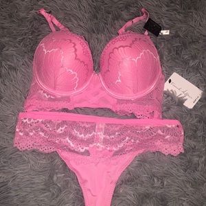 A lace set